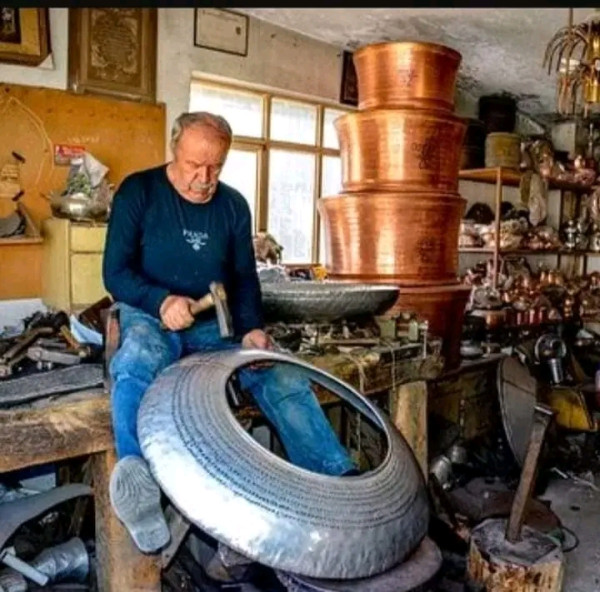 الإنشاء : مهارة تحويل صورة إلى نص مكتوب صانع تقليدي داخل محل سنة ثانية اعدادي