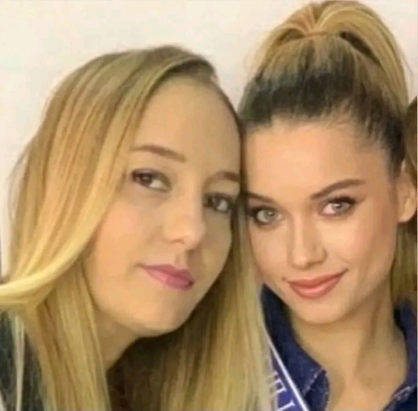 عفراء ساراتش أوغلي السيرة الذاتية افرا ساراتش اوغلو ووالدتها