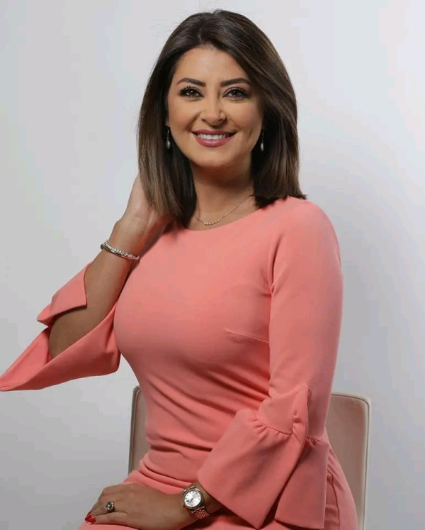 كم عمر سلمى الجمل مذيعة الجزيرة من هو المحامي ماجد محمود زوج سلمى الجمل مذيعة الجزيرة ويكيبيديا Salma Aljamal انستقرام   من هي سلمى الجمل مذيعة الجزيرة التي خطفت الأنظار .. وما حقيقة فيديو الرقص الذي تسبب في مشكلة لها ؟  تاريخ ميلاد المذيعة سلمى الجمل  من هو زوج سلمى الجمل مذيعة الجزيرة  سلمى الجمل الديانة  ابناء سلمى الجمل