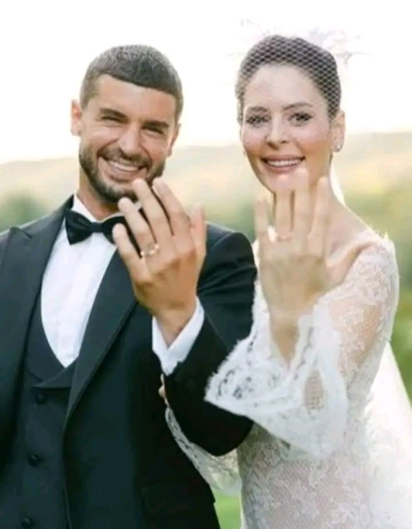 معلومات عن بطل مسلسل التفاح الحرام تشاتاي الممثل بيرك أوكتاي وزوجته الحقيقية يلدز اتكسوي